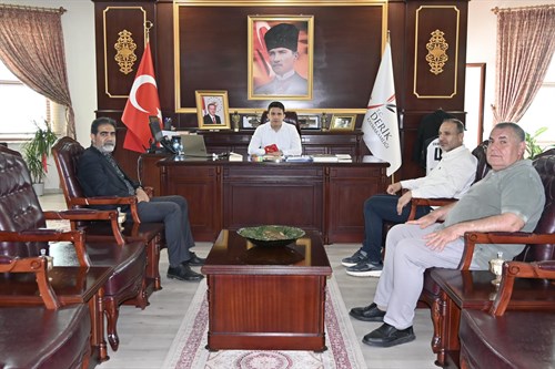 Özel Kızıltepe İpekyolu Hastanesi Müdürü Murat Ural ve beraberindekiler, Kaymakamımız Yunus Emre Bayraklı’yı makamında ziyaret etti.