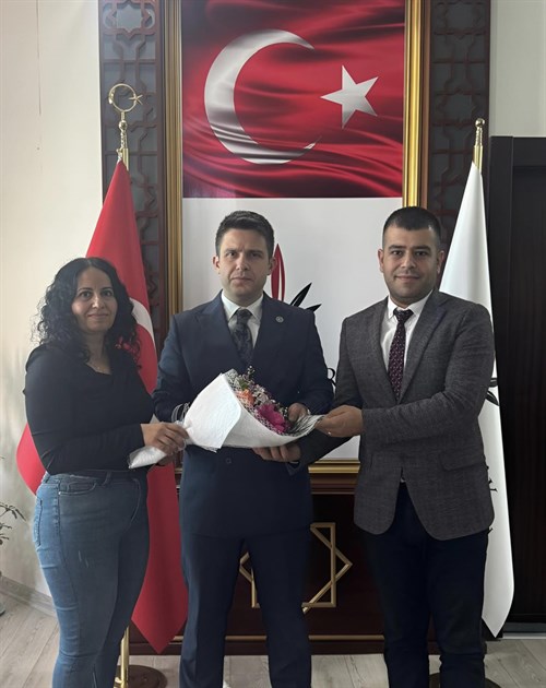 Sosyal Güvenlik Haftası münasebetiyle, Derik İlçe Sosyal Güvenlik Kurumu personelleri , Kaymakamımız Yunus Emre Bayraklı ’yı makamında ziyaret etti.