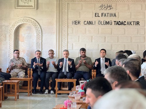 Mardin Valimiz Sayın Tuncay Akkoyun, Piyade Onb. Zeynelabidin Dağ’ın taziyesine katılarak aile fertlerine başsağlığı dileklerinde bulundular.